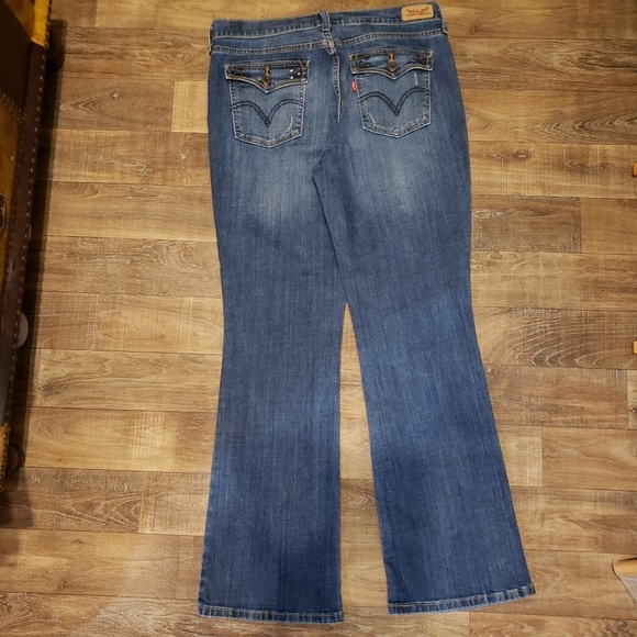 Levi's - Picture 2 of 3